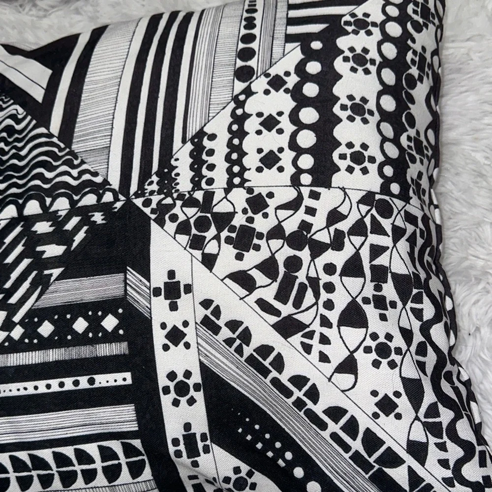 Geometric Black and White Accent Pillow‎ NWOT